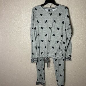 Women’s Disney Mickey Mouse Super Soft Pajama Set, Gray/Black, Small